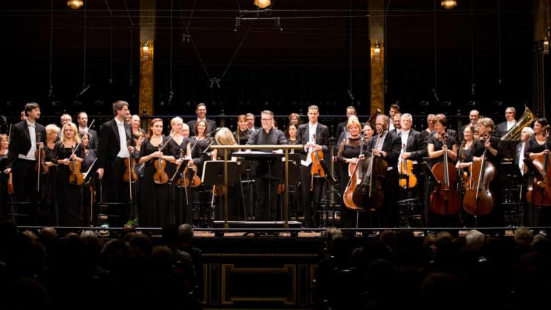 Drive-by Strauss: Hungarian orchestra airs concerts from cars